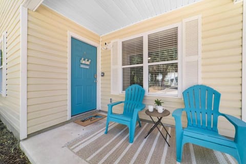 Patio, Facade/entrance, Balcony/Terrace