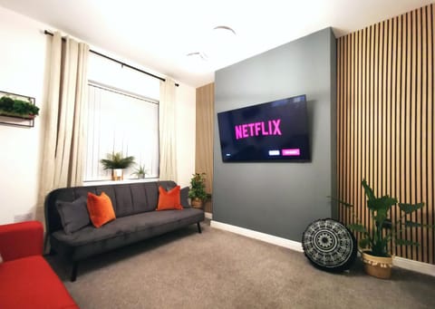 Communal lounge/ TV room, TV and multimedia, Living room, Seating area