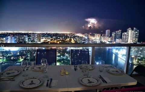 Stunning Penthouse Suite Waterfront 2BD 2BA Apartment hotel in Hallandale Beach