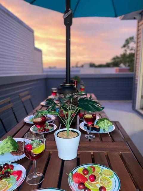 View (from property/room), Balcony/Terrace, Dining area, Dinner, Sunset