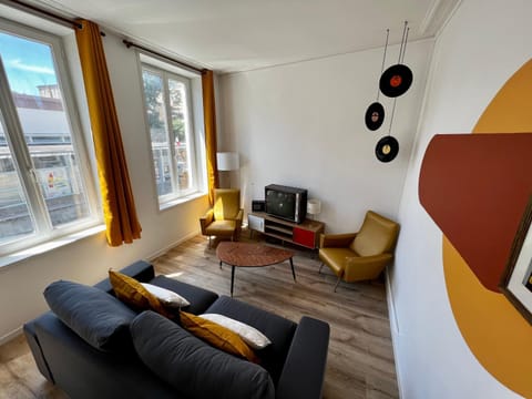 Communal lounge/ TV room, TV and multimedia, Living room, Seating area