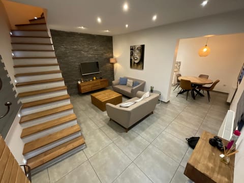 Maison 3 chambres proximité aéroport et grand axes House in Charleroi