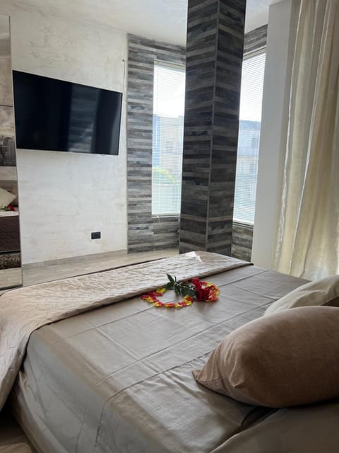 Photo of the whole room, Bedroom