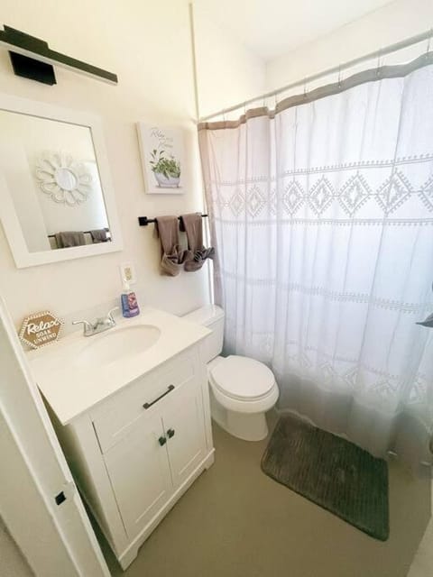 Pet Friendly! Private Casita in Nob Hill Villa in Albuquerque