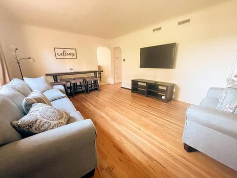 Pet Friendly! Private Casita in Nob Hill Villa in Albuquerque