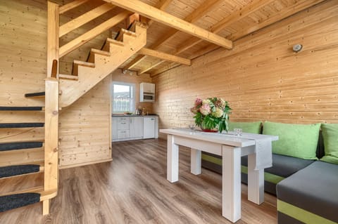 TV and multimedia, Kitchen or kitchenette, Living room, Decorative detail, Seating area, kitchen