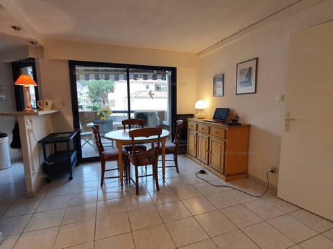 T2 climatisé au cœur de Cavalaire, avec terrasse, garage, proche des plages et commerces - FR-1-100-277 Apartment in Cavalaire-sur-Mer