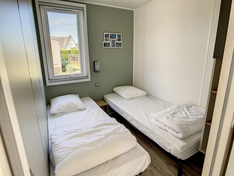 Mobil-home Grand Confort 4 pers: piscine chauffée, près de la plage, parking inclus - FR-1-361A-48 House in Jullouville