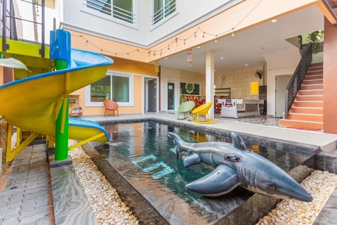 Swimming pool