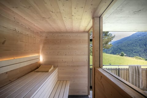 Sauna, Balcony/Terrace, Mountain view