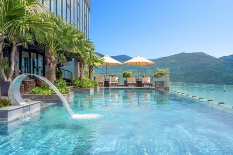 Swimming pool, Swimming pool