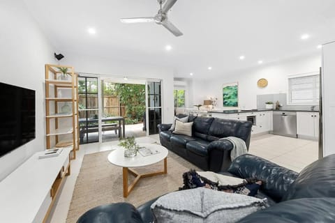 TV and multimedia, Kitchen or kitchenette, Living room