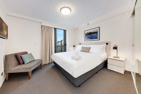 Bed, Day, TV and multimedia, Photo of the whole room, Bedroom, towels