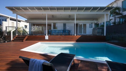 Property building, Balcony/Terrace, Swimming pool