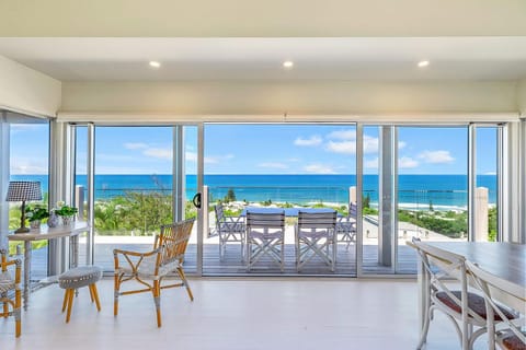 Seating area, Dining area, Sea view