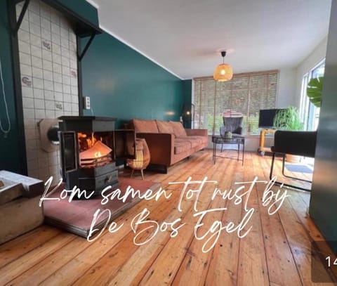 Living room, Text overlay