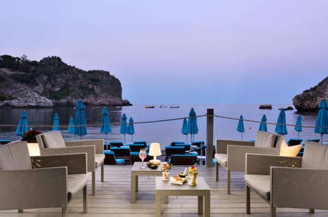 Lounge or bar, Food and drinks, Drinks, Alcoholic drinks, Non alcoholic drinks