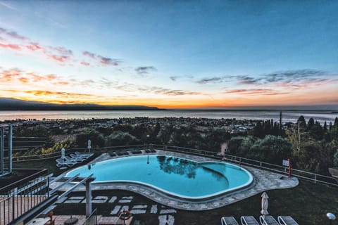 City view, Garden view, Lake view, Swimming pool, Sunrise