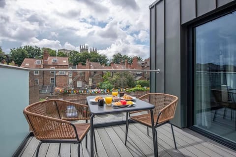 The Quadrant - The Garret Apartment in York