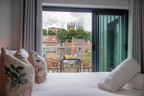 The Quadrant - The Garret Apartment in York