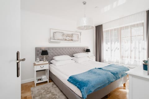 Bed, Photo of the whole room, Bedroom, Garden view, Garden view