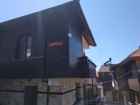Property building, Neighbourhood