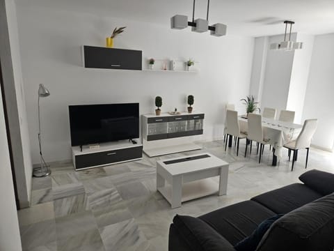 Communal lounge/ TV room, Living room, Seating area, Dining area