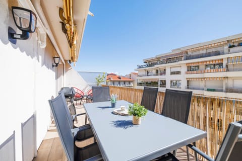 Patio, Day, Balcony/Terrace