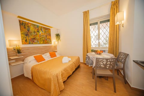 Bed, Living room, Photo of the whole room, Seating area, Dining area, Bedroom