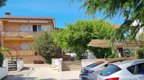 View (from property/room), Garden view, Inner courtyard view, Parking