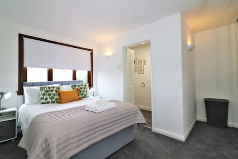 Signature - Barons Court Apartment in Paisley