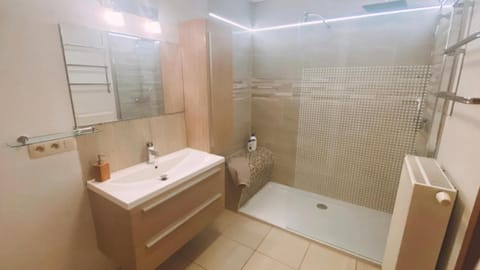 Maison à 3,2km de l’aéroport Apartment in Charleroi