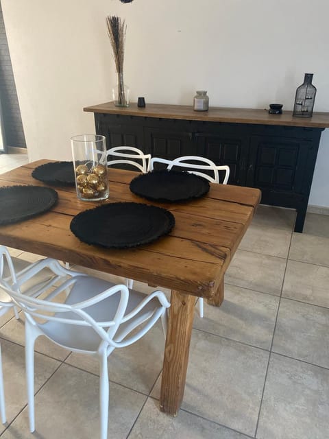 Maison à 3,2km de l’aéroport Apartment in Charleroi