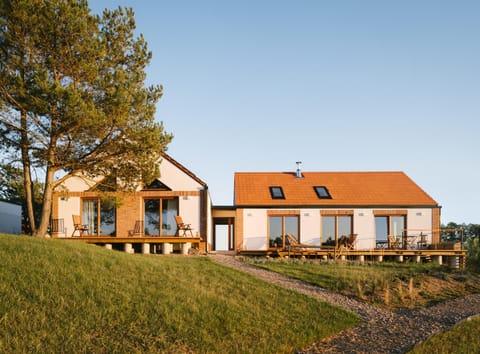 Property building, Natural landscape, Garden, Garden, Balcony/Terrace, Garden view