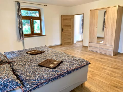 Bed, Photo of the whole room, Bedroom, wardrobe
