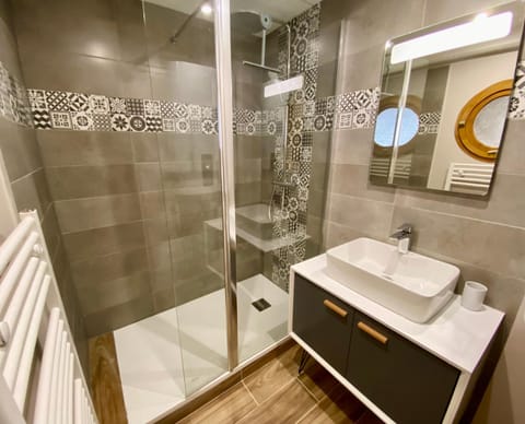 Le Confort Normand - Sur les quais & proxy plage - Chaleureux - Full équipé & netflix - Parking gratuit Apartment in Dieppe