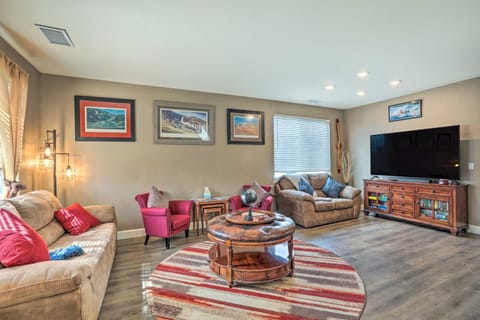 Air Racing Decor, Hot Tub Sparks Home! House in Sparks