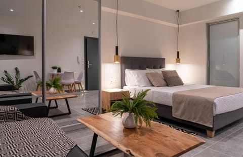 Bed, TV and multimedia, Bedroom