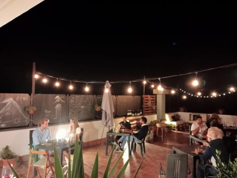Restaurant/places to eat, Balcony/Terrace