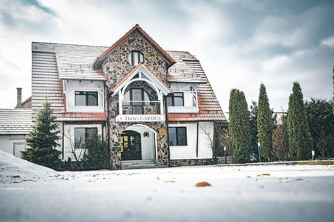 Property building, Day, Winter, Landmark view