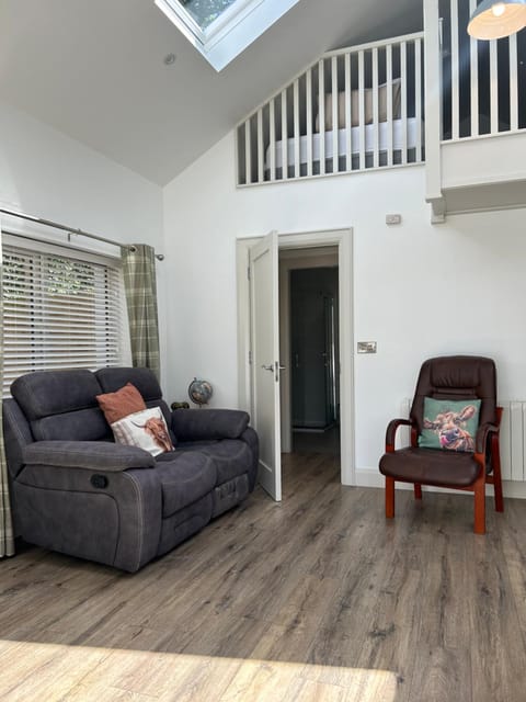 Sèid Bò - Sleeps 6 -Private 6 Person wood burning HotTub Apartment in County Donegal