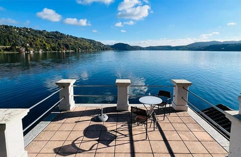 Patio, Day, Natural landscape, View (from property/room), Balcony/Terrace, Lake view, Mountain view
