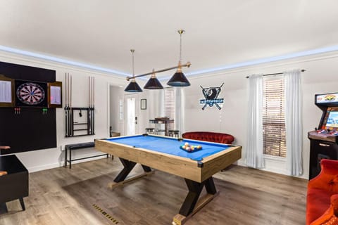 Billiard, Game Room