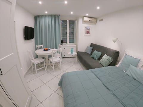 Living room, Photo of the whole room, Bedroom