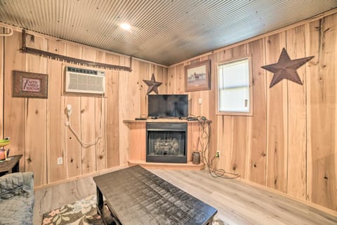 Charming New Concord Cabin on 50-Acre Farm! Cabin in Lake Barkley