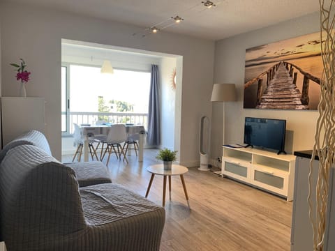 Communal lounge/ TV room, TV and multimedia, Living room