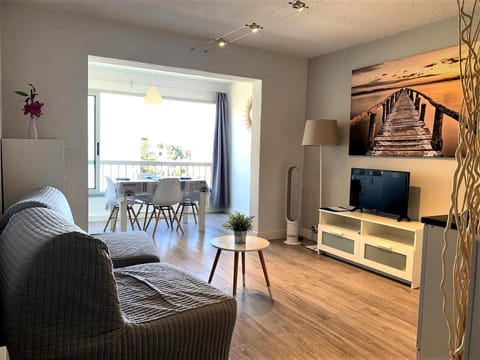 Communal lounge/ TV room, TV and multimedia, Living room