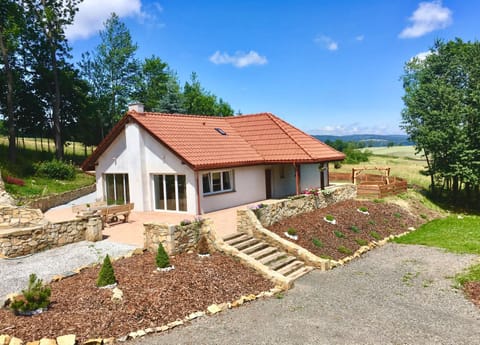 Property building, Garden view, Mountain view, Parking