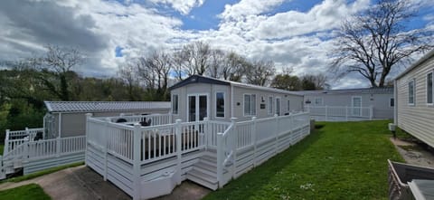 Stunning 2 bed Luxury Caravan at Hoburne Devon Bay, with Hot Tub and sea view Campground/ 
RV Resort in Paignton