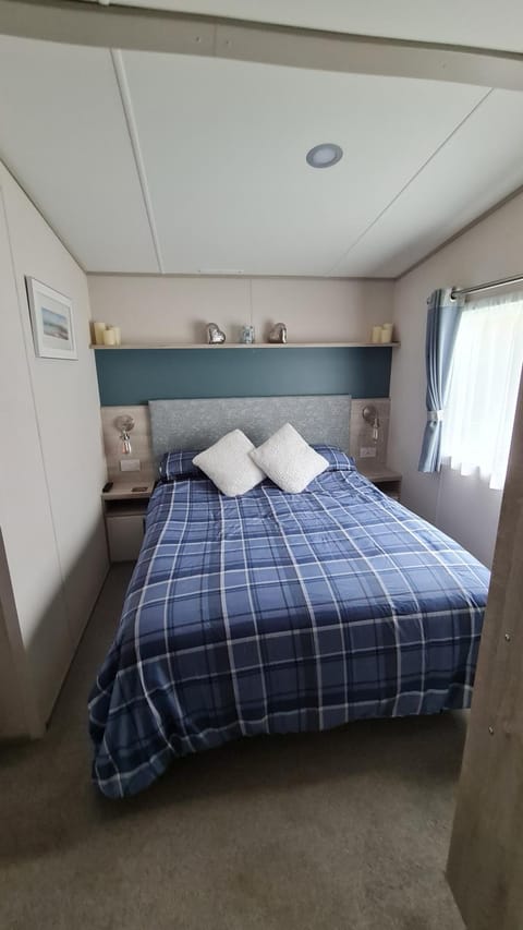 Stunning 2 bed Luxury Caravan at Hoburne Devon Bay, with Hot Tub and sea view Campground/ 
RV Resort in Paignton